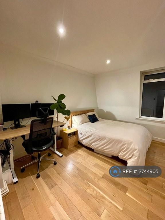 Bedroom 1 (Largest)
