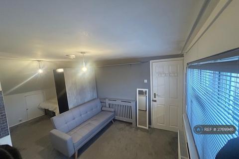 Studio to rent, Hertslet Road, London, N7