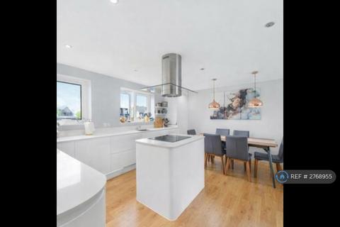 3 bedroom flat to rent, St. Davids Square, London, E14