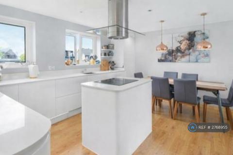 3 bedroom flat to rent, St. Davids Square, London, E14