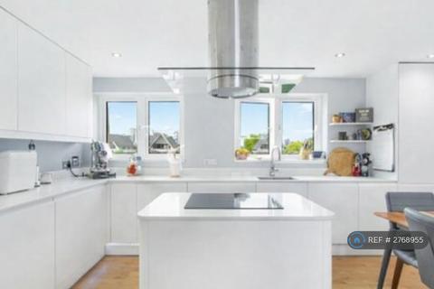 3 bedroom flat to rent, St. Davids Square, London, E14