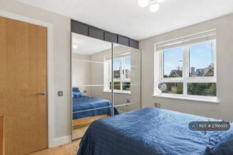 3 bedroom flat to rent, St. Davids Square, London, E14