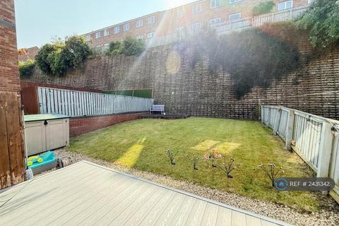 3 bedroom semi-detached house to rent, Gateshead, Gateshead, NE8