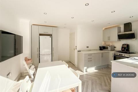 3 bedroom semi-detached house to rent, Gateshead, Gateshead, NE8