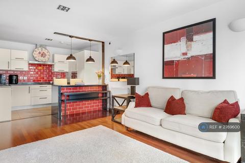 2 bedroom flat to rent, Bridges Court Road, London, SW11