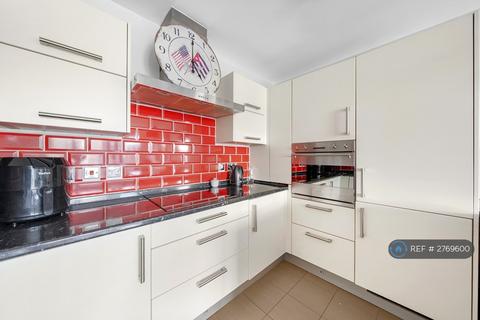 2 bedroom flat to rent, Bridges Court Road, London, SW11