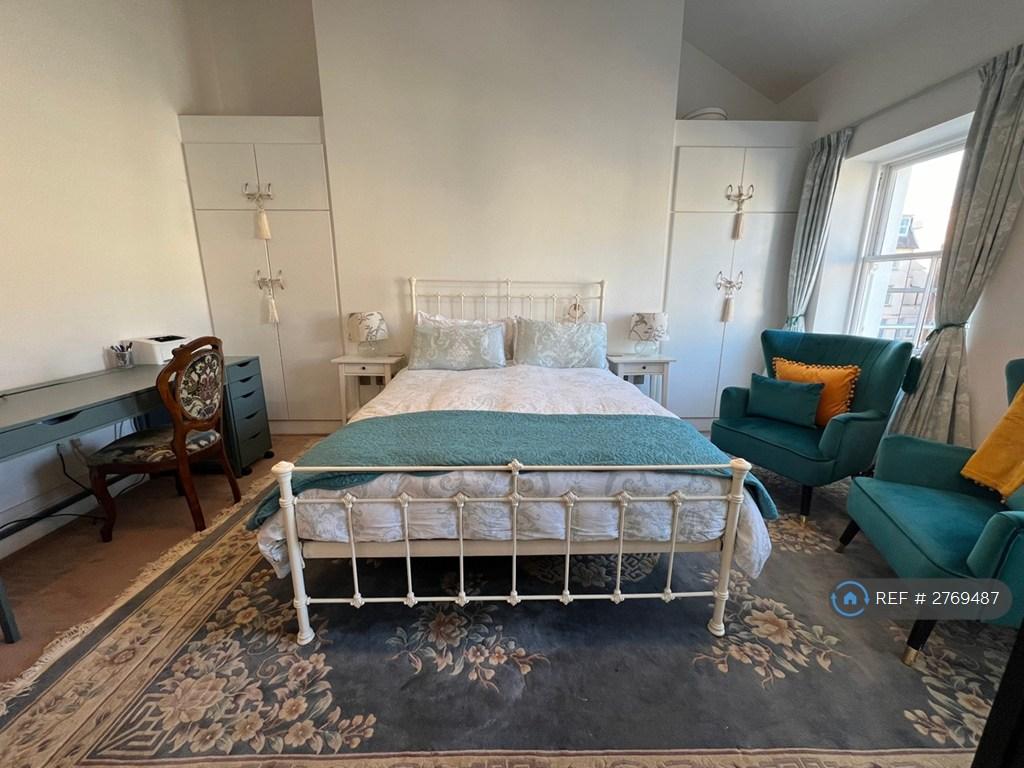 Large Sunny Double Bedroom