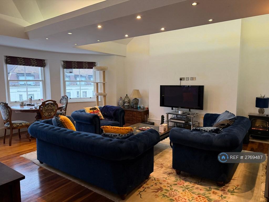 Shared Lounge And Formal Dining