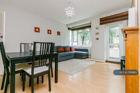 3 bedroom flat to rent, Selby House, London, SW4