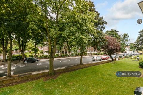 3 bedroom flat to rent, Selby House, London, SW4