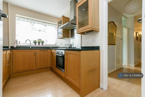3 bedroom flat to rent, Selby House, London, SW4