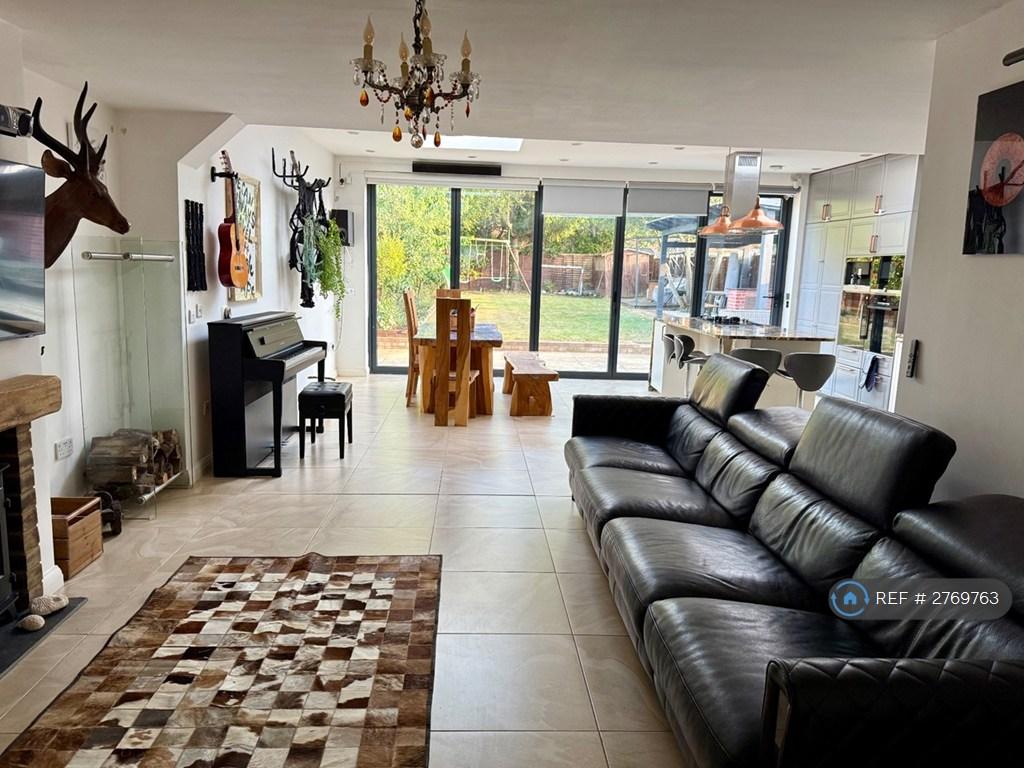 Livingroom (Shared)