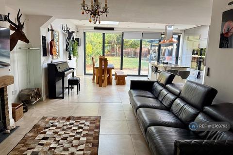 undefined, Westmead, Windsor, SL4