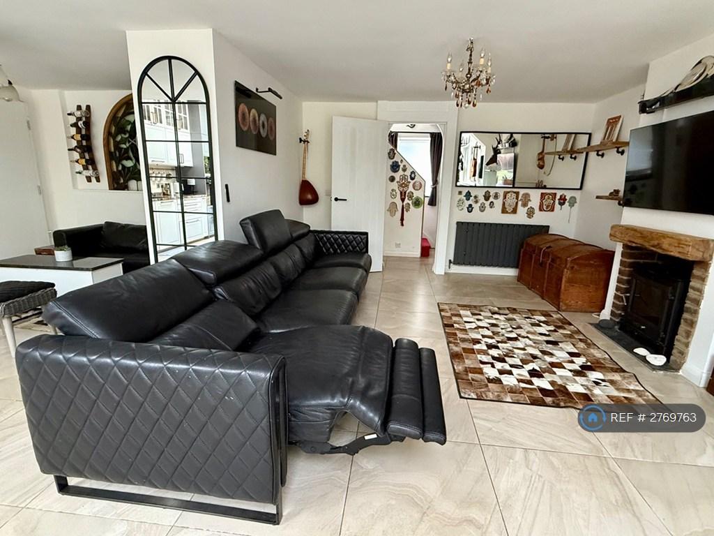 Livingroom (Shared)