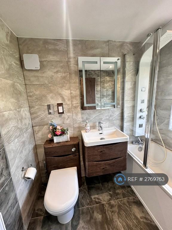 Bathroom Shared)