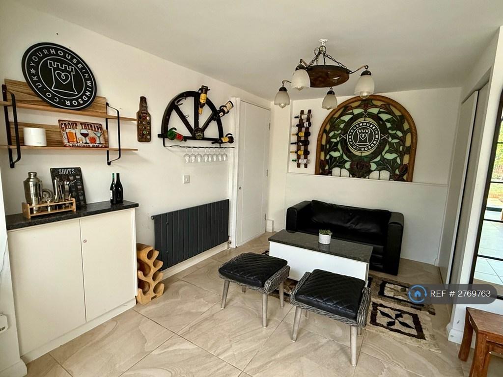 Livingroom (Shared)