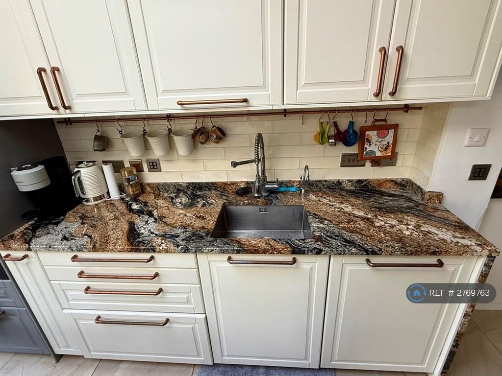 Kitchen (Shared)