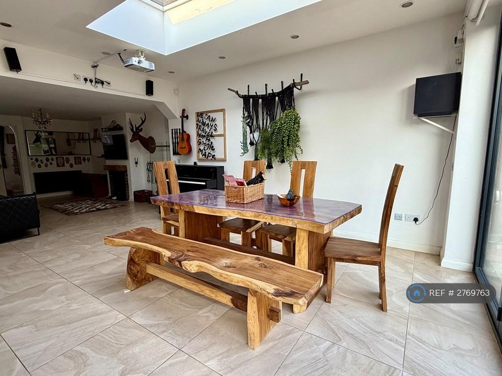 Livingroom (Shared)