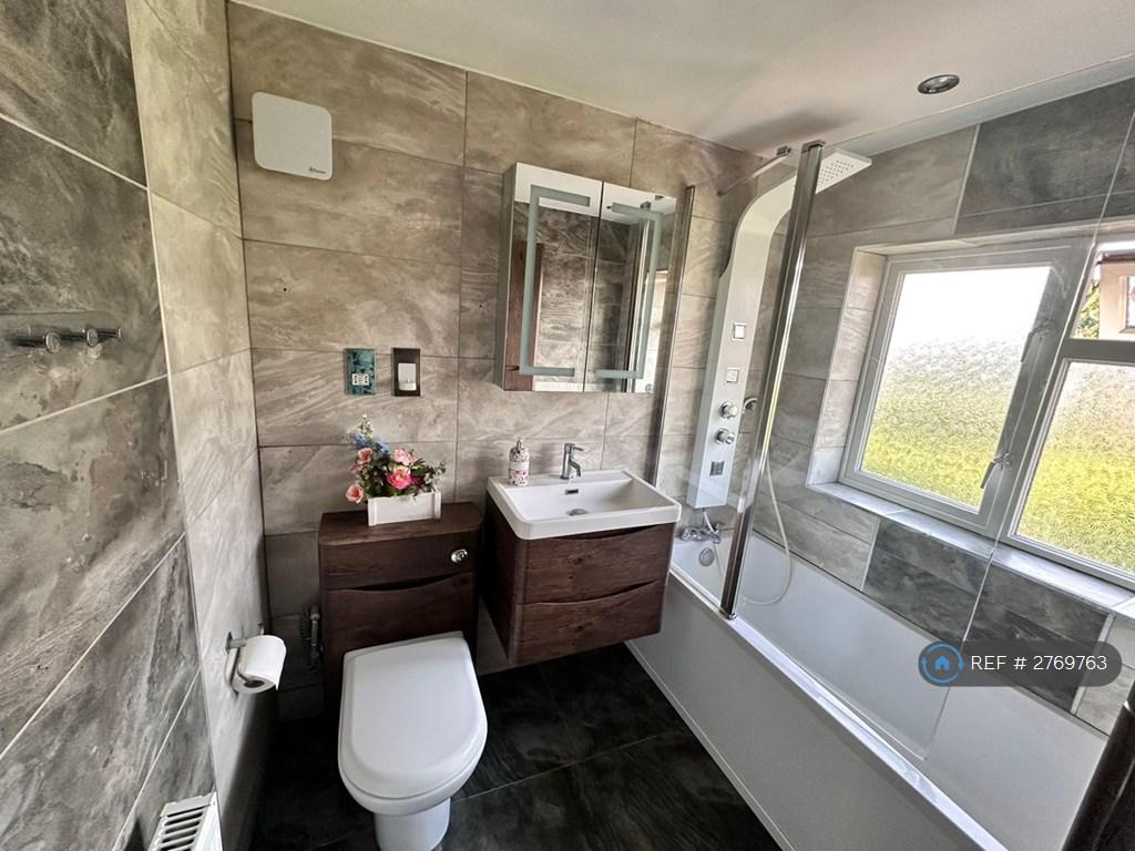 Bathroom Shared)