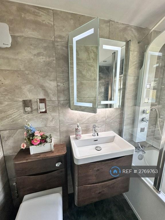 Bathroom Shared)