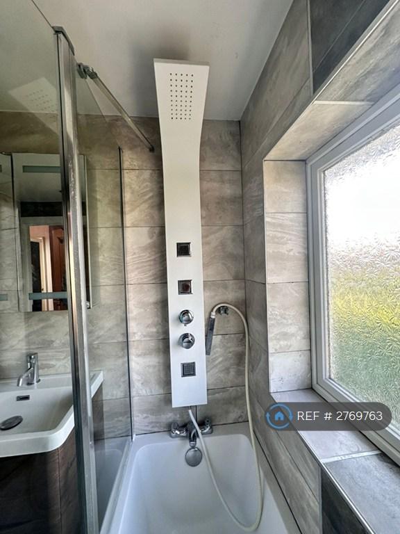 Bathroom Shared)