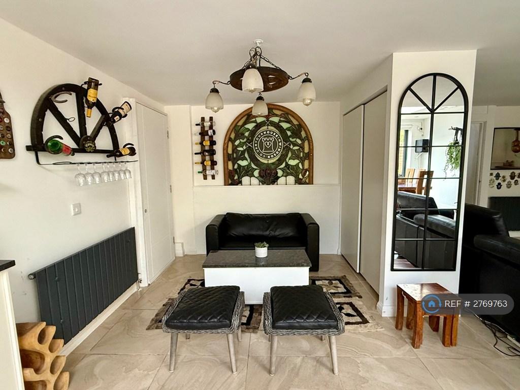 Livingroom (Shared)