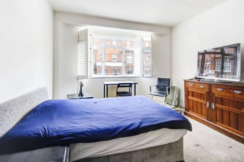 Studio to rent, Flat , Barton Court, Barons Court Road, London