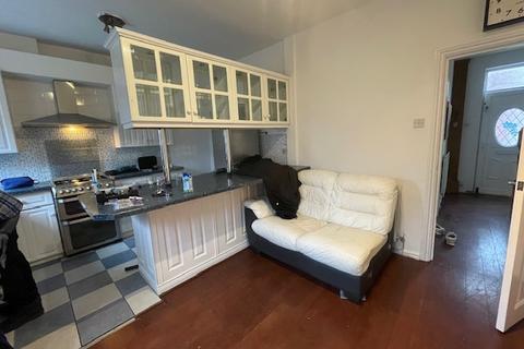 4 bedroom semi-detached house to rent, Newton Street, Nottingham NG9
