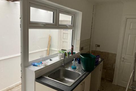3 bedroom terraced house to rent, Barking IG11