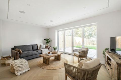 4 bedroom house for sale, Apple Tree Grove, Pollards Hill North, Norbury, SW16