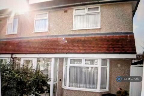 4 bedroom end of terrace house to rent, Cypress Grove, Ilford, IG6