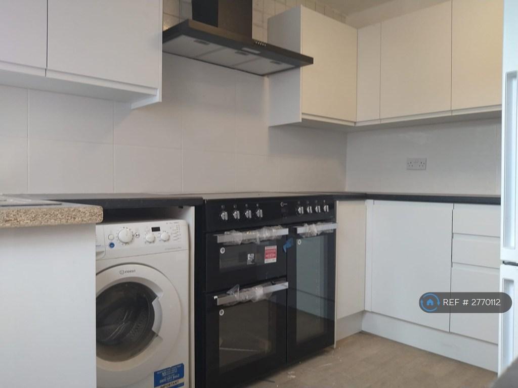Kitchen With 5 Hob Cooker / Two Ovens And Grills
