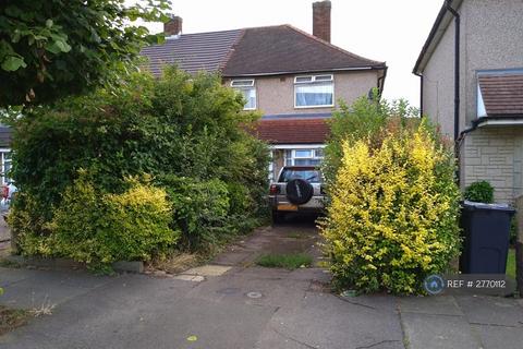 4 bedroom end of terrace house to rent, Cypress Grove, Ilford, IG6