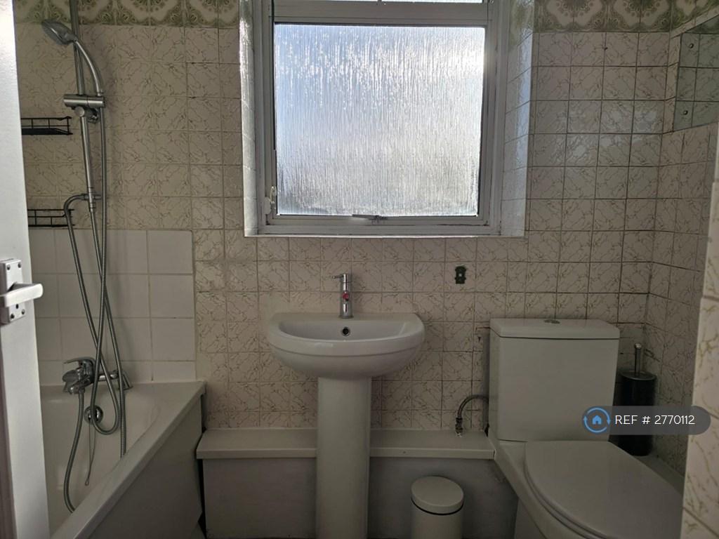 Upper Floor Bathroom View 3
