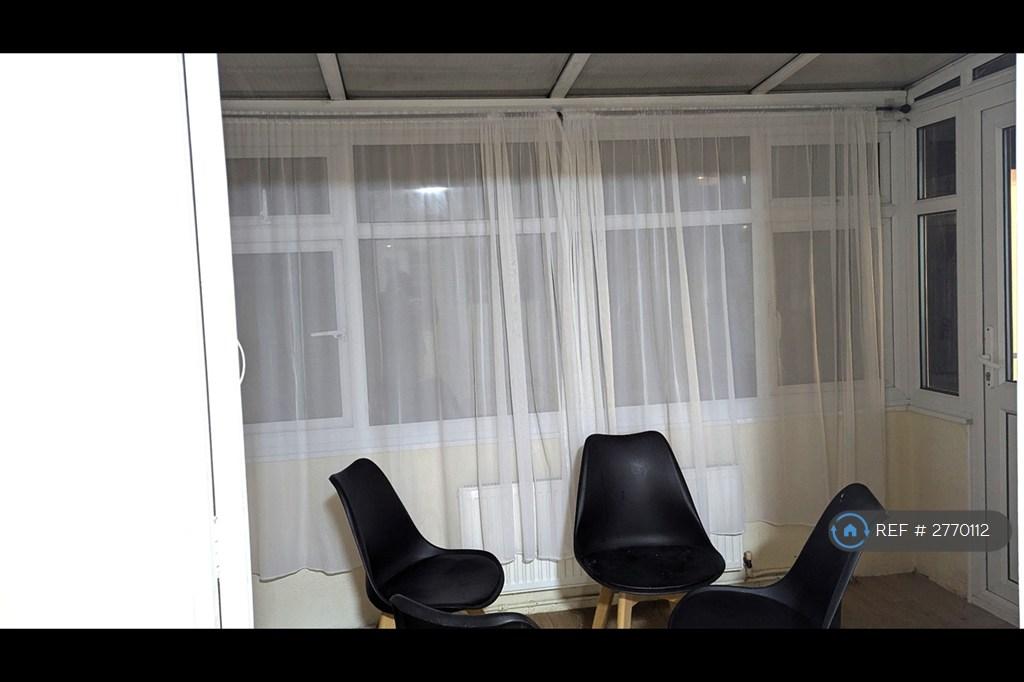 Spacious Conservatory