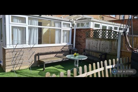 3 bedroom end of terrace house to rent, Cypress Grove, Ilford, IG6