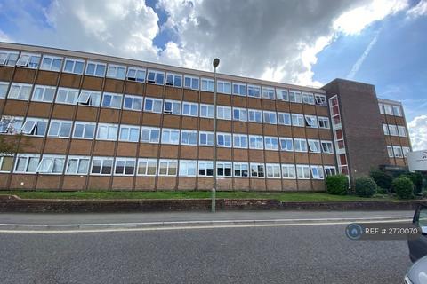 2 bedroom flat to rent, Wella Road, Basingstoke, RG22