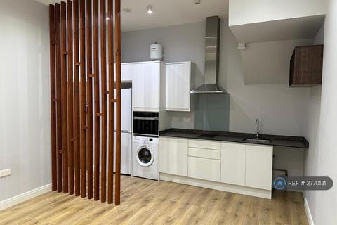 Studio to rent, Fore Street, London, N9