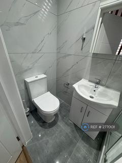 Studio to rent, Fore Street, London, N9