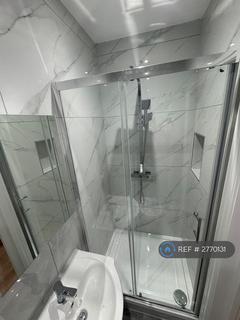 Studio to rent, Fore Street, London, N9
