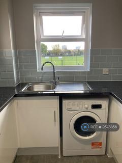 2 bedroom flat to rent, Kirkland Drive, Enfield, EN2