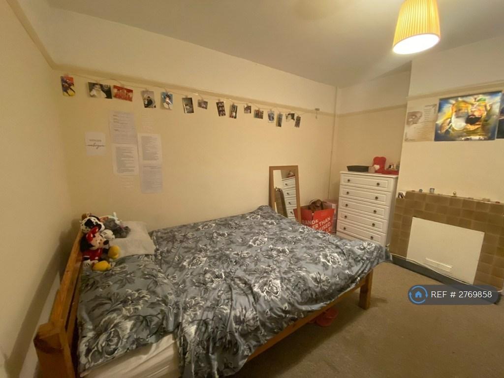 Bedroom 1 Pic 2