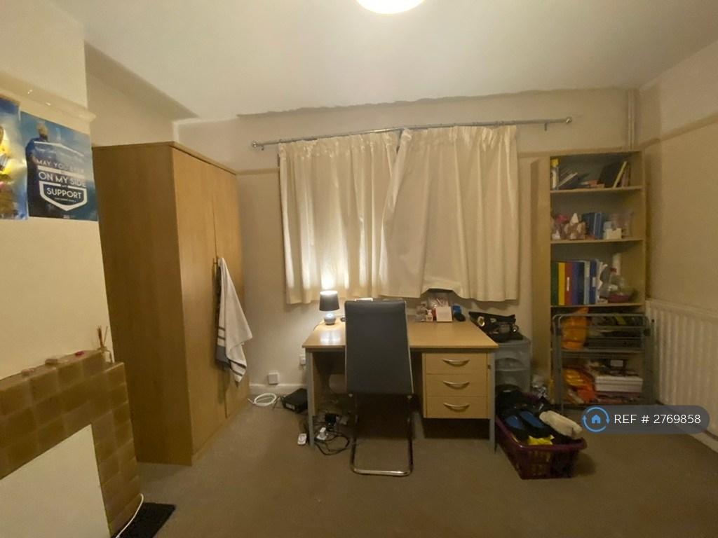 Bedroom 1 Pic 3
