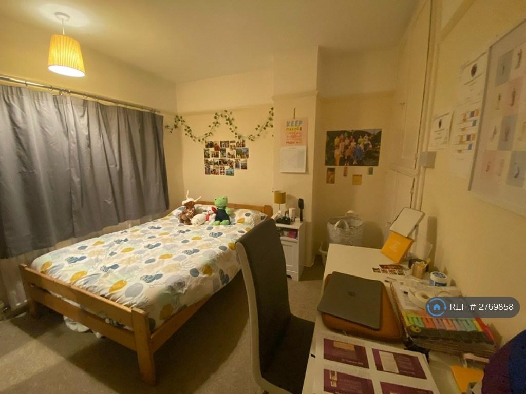 Bedroom 2 Pic 2