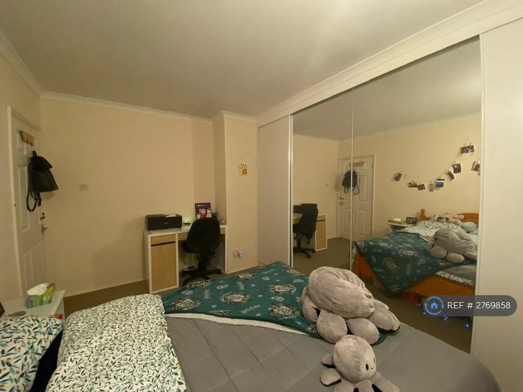 Bedroom 3 Pic 2