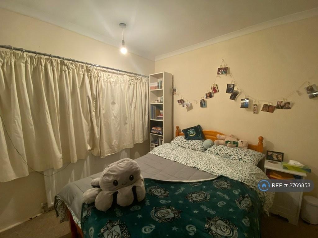Bedroom 2 Pic 3