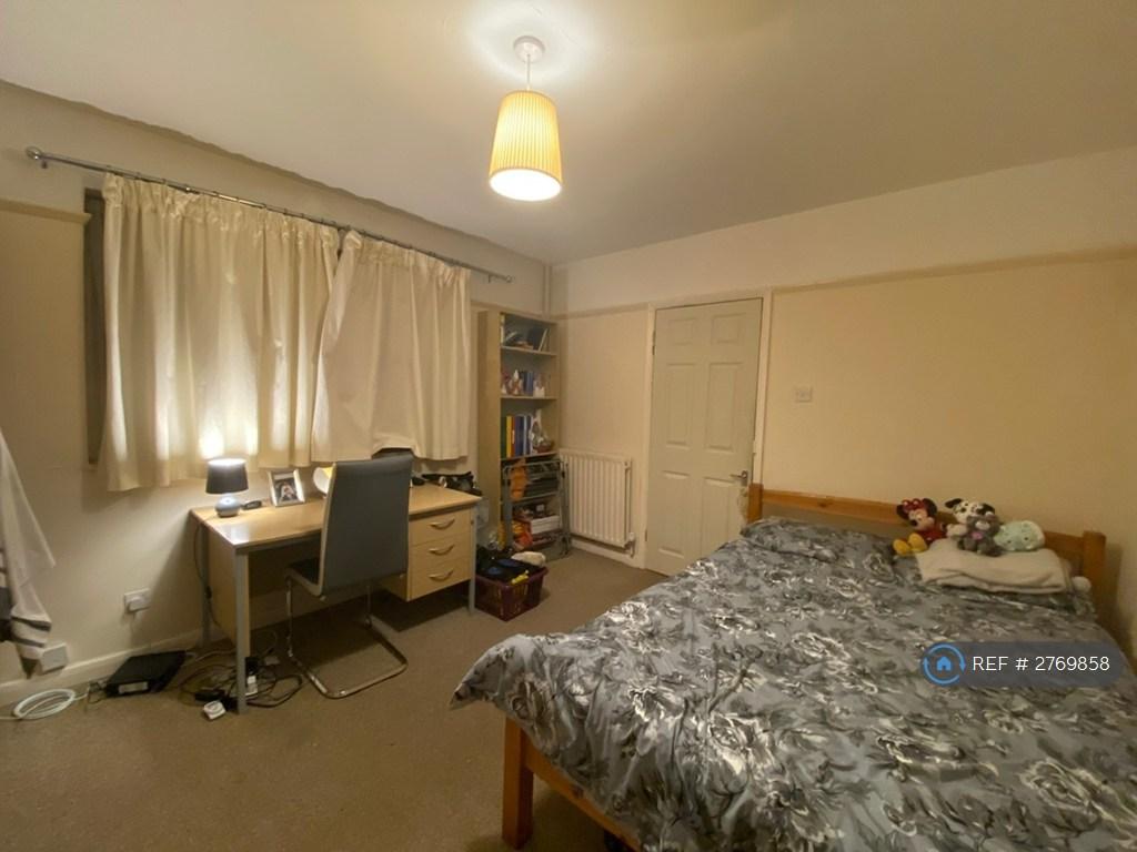 Bedroom 1 Pic 1