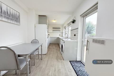 3 bedroom terraced house to rent, Fairfields Crescent, London, NW9