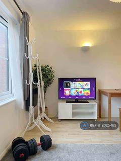 1 bedroom flat to rent, Lowry Crescent, Colliers Wood, Mitcham, Greater London, CR4