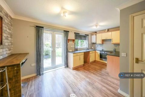 3 bedroom semi-detached house to rent, St Cuthberts Road, Gateshead, NE8
